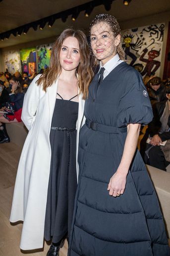 Claire Foy et Rosamund Pike au défilé Dior Haute Couture à Paris le 24 janvier 2022