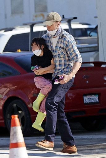 Ryan Gosling avec ses filles à Los Angeles le 24 janvier 2022