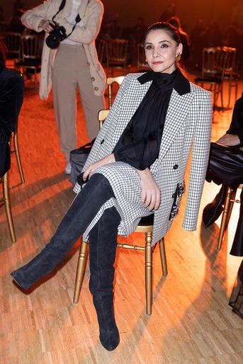 Clotilde Courau au défilé Elie Saab lors de la Fashion Week Haute Couture à Paris le 26 janvier 2022