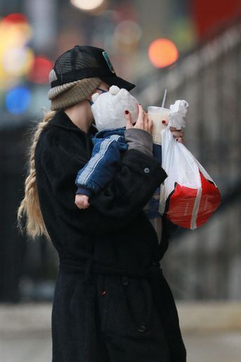 Gigi Hadid et sa fille Khai à New York le 28 janvier 2022