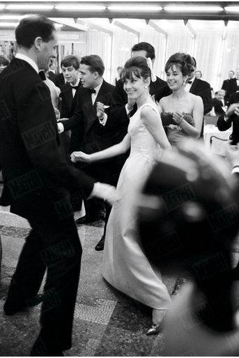 Audrey Hepburn et son mari Mel Ferrer au «Bal des petits lits blancs » organisé sur le « France », 1962.