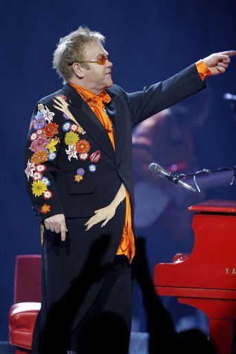 Elton John sur la scène du Caesars Palace à Las Vegas le 21 juin 2008 pour «The Red Piano».