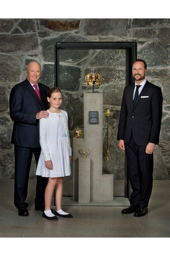 Le roi Harald V de Norvège et ses deux héritiers le prince Haakon et la princesse Ingrid Alexandra, le 23 juin 2016