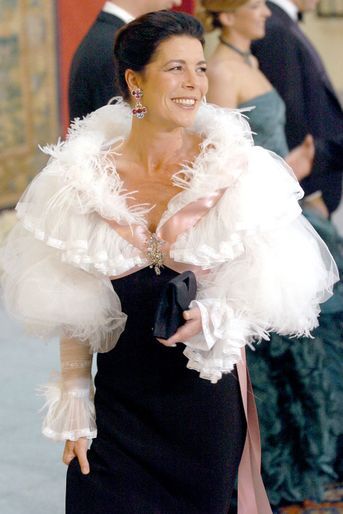 Détail de la robe de la princesse Caroline de Monaco, le 21 mai 2004