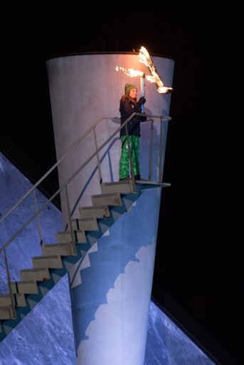La princesse Ingrid Alexandra de Norvège allume la flamme lors des Jeux olympiques de la jeunesse à Lillehammer, le 12 février 2016
