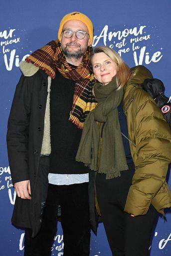 Yann Larret-Menezo et sa femme à l'avant-première de «L'amour c'est mieux que la vie» à l'UGC Normandie à Paris le 17 janvier 2022. 