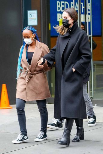 Angelina Jollie et sa fille Zahara à New York le 17 janvier 2022
