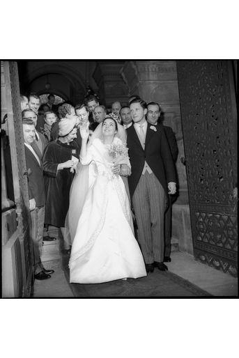 Le roi des Bulgares déchu Simeon II et Margarita Gómez-Acebo le 21 janvier 1962, jour de leur mariage religieux à Vevey en Suisse