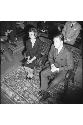 Le roi des Bulgares déchu Simeon II et Margarita Gómez-Acebo le 20 janvier 1962, jour de leur mariage civil à Lausanne en Suisse