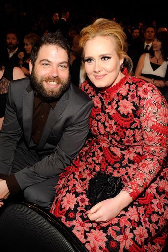 Simon Konecki et Adele avaient commencé à se fréquenter en 2011, et leur rupture a été annoncée en avril 2019 par les représentants de la chanteuse. Leur divorce a été finalisé en 2021. Lors d'une interview donnée à «British Vogue<br />
» en octobre 2021, l'interprète de «Easy On Me» avait révélé que leur mariage n'avait duré que quelques mois, celui-ci ayant eu lieu en 2018.