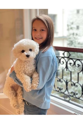 La princesse Athena de Danemark, avec son chien Cerise. Photo diffusée pour ses 9 ans, le 24 janvier 2021