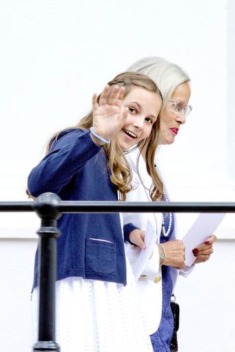 La princesse Ingrid Alexandra de Norvège avec sa grand-mère maternelle Marit Tjessem, le 4 juillet 2017