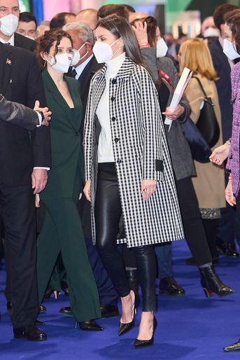 Le manteau de la reine Letizia d&#039;Espagne à Madrid, le 19 janvier 2022