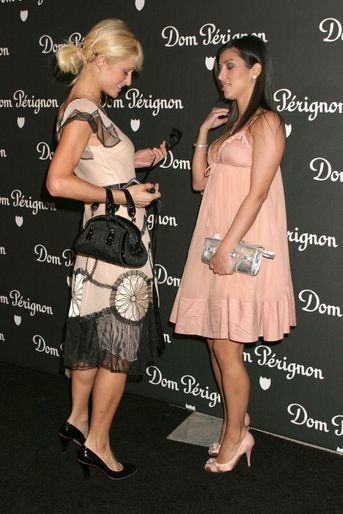 Paris Hilton et Kim Kardashian lors d'une soirée à Beverly Hills en juin 2006