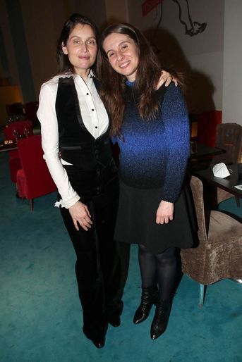 Laetitia Casta et la pianiste Isil Bengi au théâtre du Rond Point à Paris le 5 janvier 2022