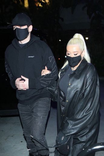 Christina Aguilera et Matthew Rutler dans les rues de Los Angeles le 9 janvier 2022. 