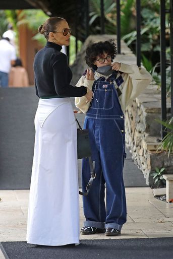 Jennifer Lopez avec sa fille Emme à Los Angeles le 16 janvier 2022