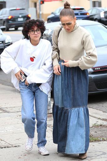 Jennifer Lopez avec sa fille Emme à Los Angeles le 15 janvier 2022
