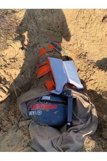 Un moteur caché dans une dune du Pas-de-Calais : selon la police, du matériel acheté en ligne par un réseau afghan. 