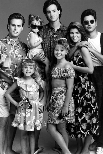 David Coulier, Jodie Sweetin, Mary-Kate Olsen, Bob Saget, Candace Cameron Bure, Lori Loughlin et John Stamos à la fin des années 1980