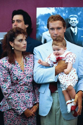 Arnold Schwarzenegger, Maria Shriver et Katherine en 1990.
