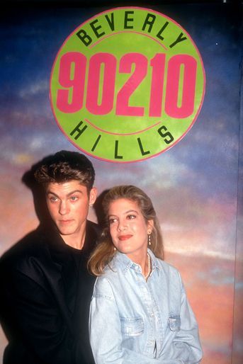 En 1992, la série «Beverly Hills» et ses stars (ici Brian Austin Green et Tori Spelling), sont au sommet du succès. Le programme est diffusé pendant dix saisons entre 1990 et 2000.