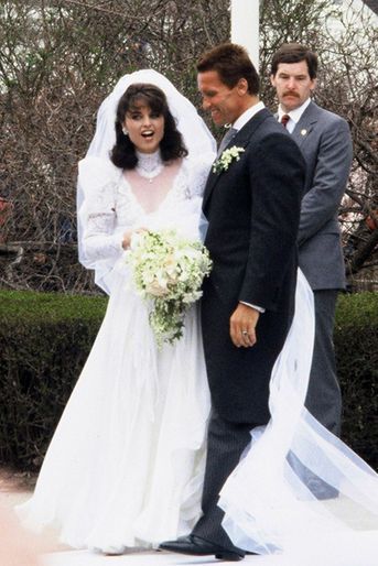Arnold Schwarzenegger et Maria Shriver le jour de leur mariage, le 26 avril 1986 dans le Massachusetts.  