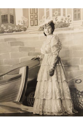 La princesse Elizabeth dans la pantomime "Old Mother Red Riding Boots", jouée au château de Windsor en décembre 1944