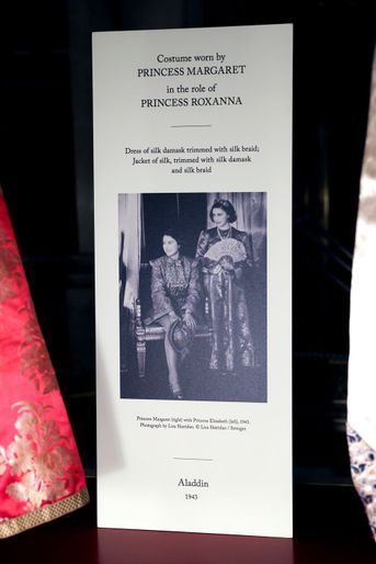 Exposition des costumes conservés des pantomimes jouées par les princesses Elizabeth et Margaret au château de Windsor, pendant la Seconde Guerre mondiale, novembre 2021