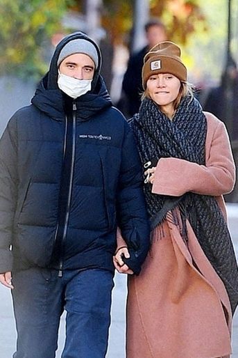 Robert Pattinson et Suki Waterhouse à New York le 8 décembre 2021