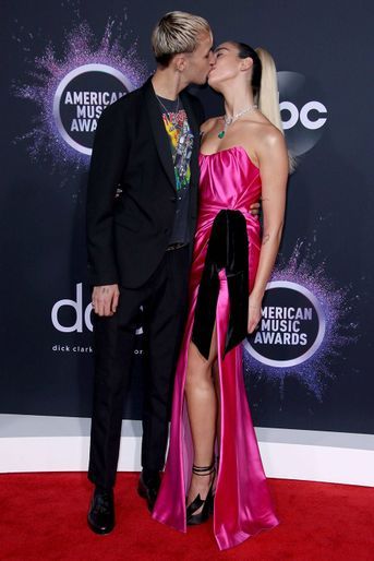 Anwar Hadid et Dua Lipa aux American Music Awards à Los Angeles en novembre 2019