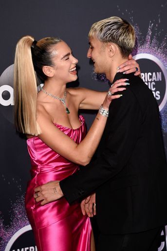 Dua Lipa et Anwar Hadid aux American Music Awards à Los Angeles en novembre 2019