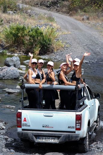 Les Miss en randonnée à Mafate sur l'île de la Réunion le 19 novembre 2021