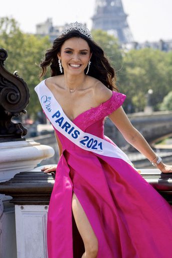Diane Leyre, Miss Paris (devenue Miss France le 11 décembre), lors d'un shooting dans la capitale en juillet 2021