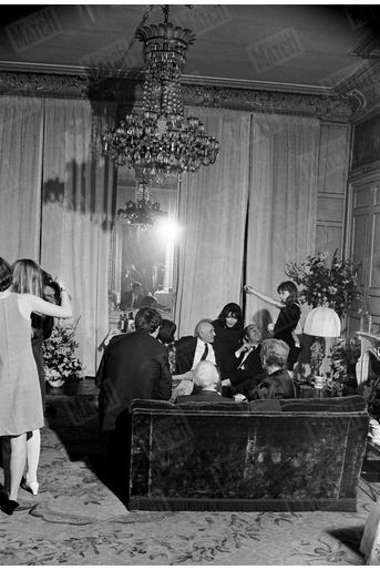 Au mariage de Juliette Gréco et Michel Piccoli, en décembre 1966.