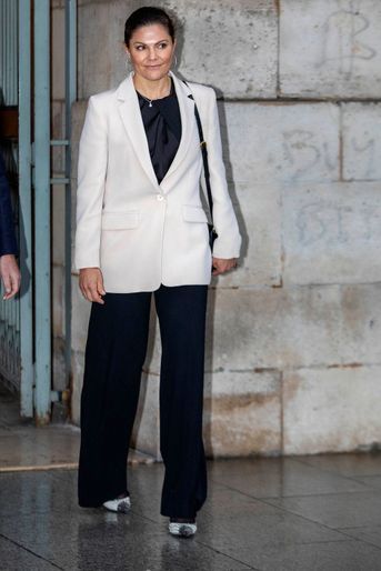 La princesse héritière Victoria de Suède dans une veste Andiata à Paris, le 6 décembre 2021