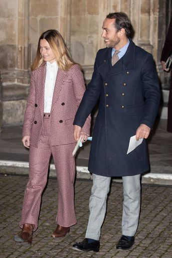 James Middleton -le frère de la duchesse de Cambridge- et Alizée Thevenet à Londres, le 8 décembre 2021. Le couple s'est marié à Bormes-les-Mimosas en France, le 11 septembre 2021