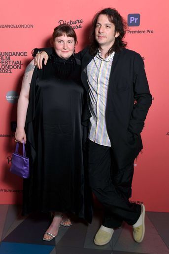 L'actrice et productrice Lena Dunham a épousé le musicien Luis Felber en septembre 2021 à Londres.