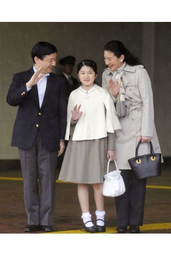 La princesse Aiko du Japon avec ses parents, le 3 mai 2012