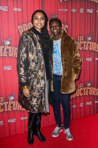 Imany et Rokhaya Diallo à la générale de la pièce «Les Producteurs» au théâtre de Paris le 2 décembre 2021