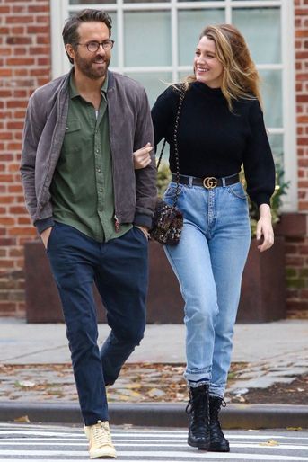 Blake Lively et Ryan Reynolds dans les rues de New York le 3 décembre 2021. 
