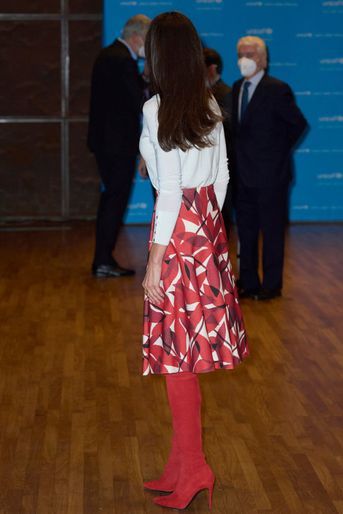 La reine Letizia d'Espagne de dos à Madrid, le 9 décembre 2021