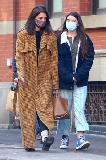 Katie Holmes et sa fille Suri à New York le 24 novembre 2021