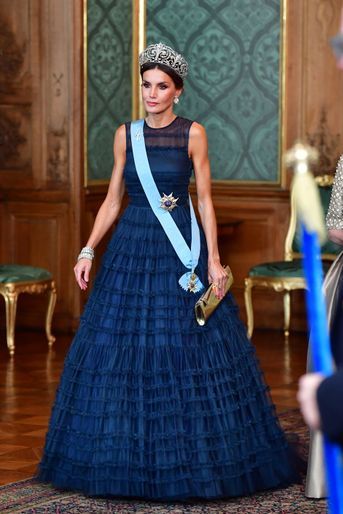 La reine Letizia d'Espagne dans une robe H&M Conscious Exclusive à Stockholm, le 24 novembre 2021