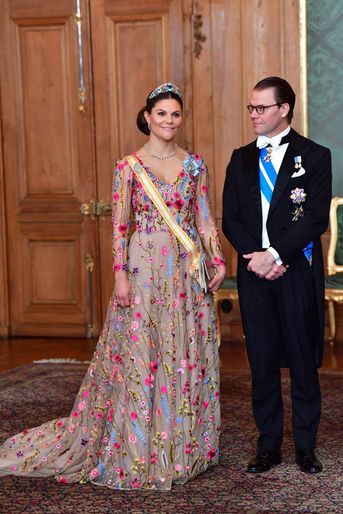 La princesse héritière Victoria de Suède, dans une robe Frida Jonsvens, et le prince Daniel à Stockholm, le 24 novembre 2021