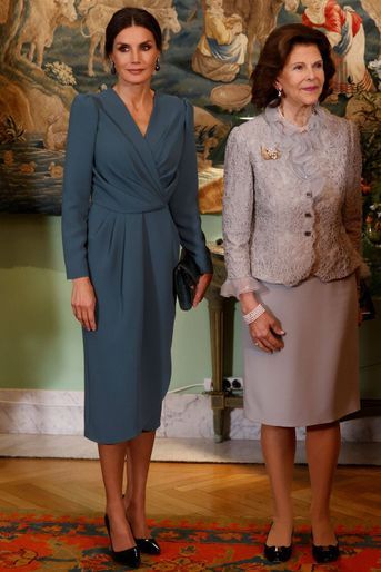 La reine Letizia d'Espagne dans une robe Cherubina à Stockholm, le 25 novembre 2021