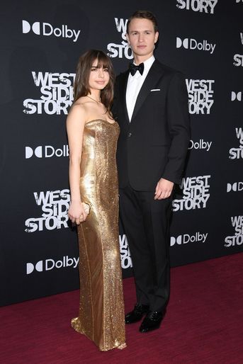 Violetta Komyshan et Ansel Elgort à l'avant-première du film «West Side Story» à New York le 29 novembre 2021
