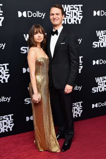Violetta Komyshan et Ansel Elgort à l'avant-première du film «West Side Story» à New York le 29 novembre 2021