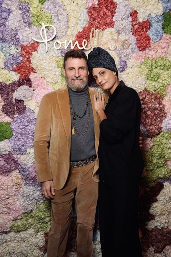 Vincenzo Castaldo et Helen Nonini lors d'un événement pour la maison Pomellato à la galerie Colbert à Paris le 1er décembre 2021 