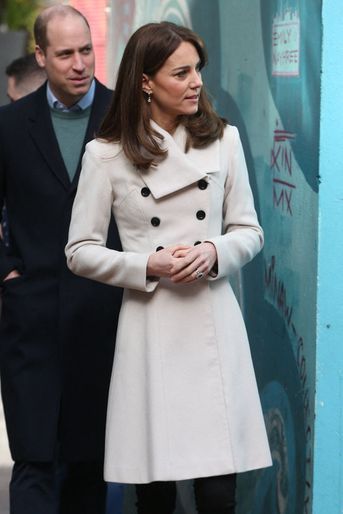 Kate Middleton en manteau Reiss en Irlande le 4 mars 2020.